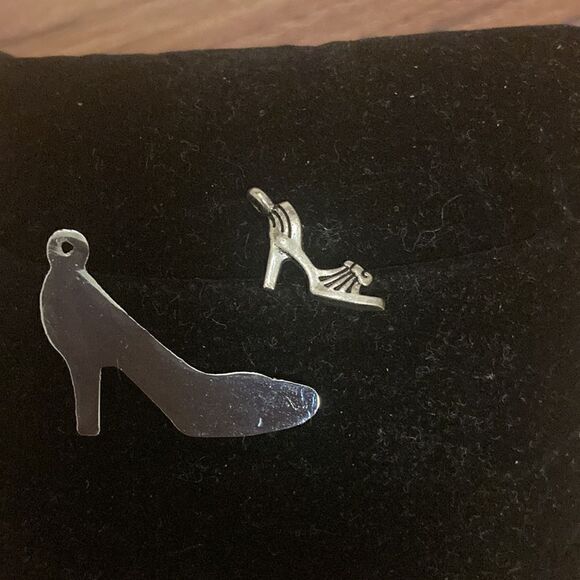 Pair of Stiletto Shoe Charms. Larger shoe has pave crystals. - Picture 2 of 2